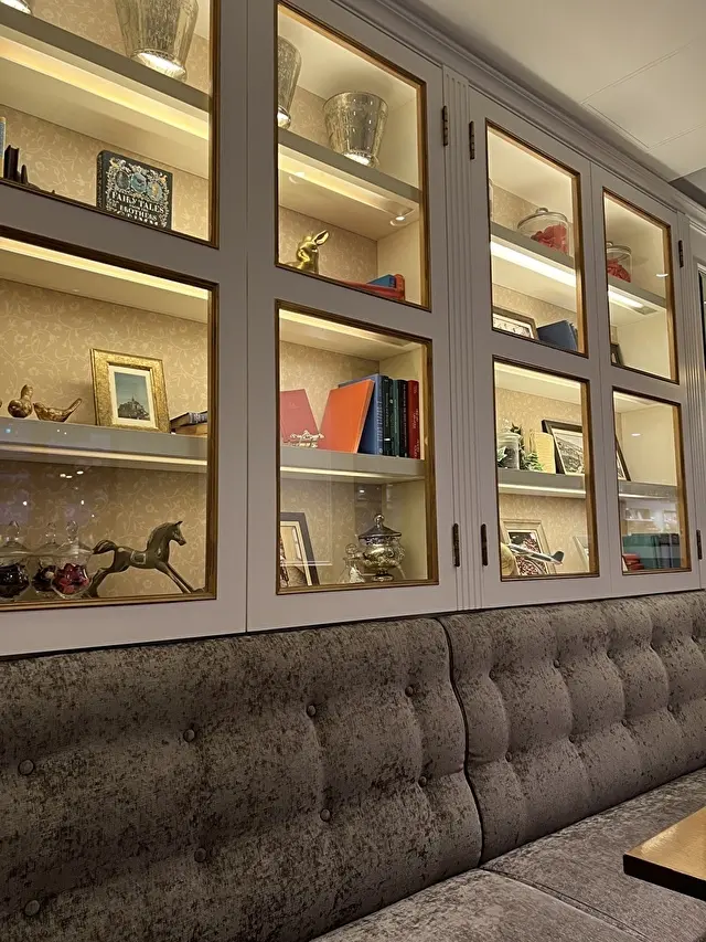 こちらの席でいただきます！