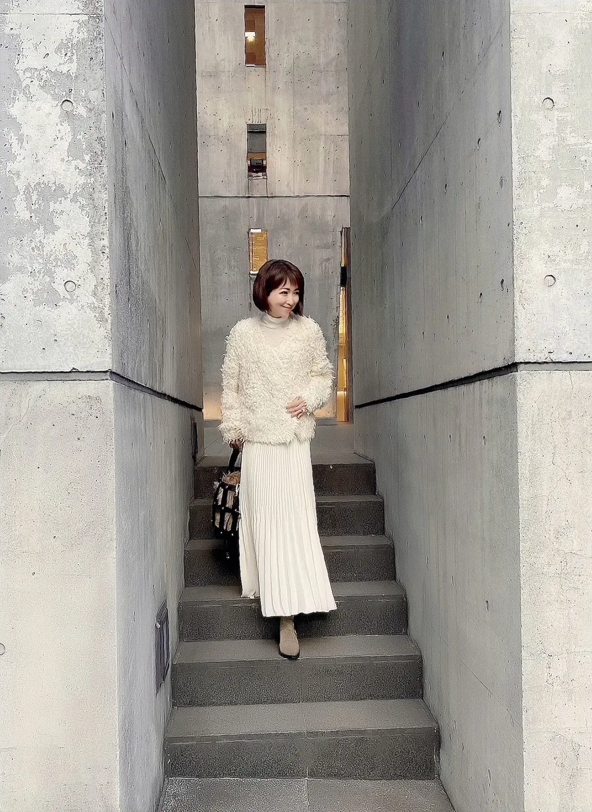 ニットカーデ×ペタンコショートブーツコーの画像_1