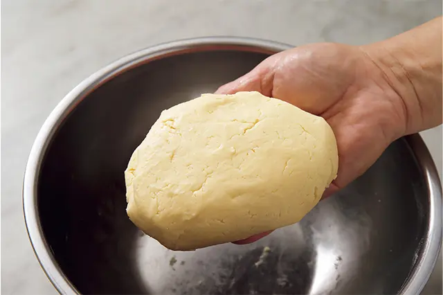 ボウルがきれいになり、ひとつにまとまるようにする。