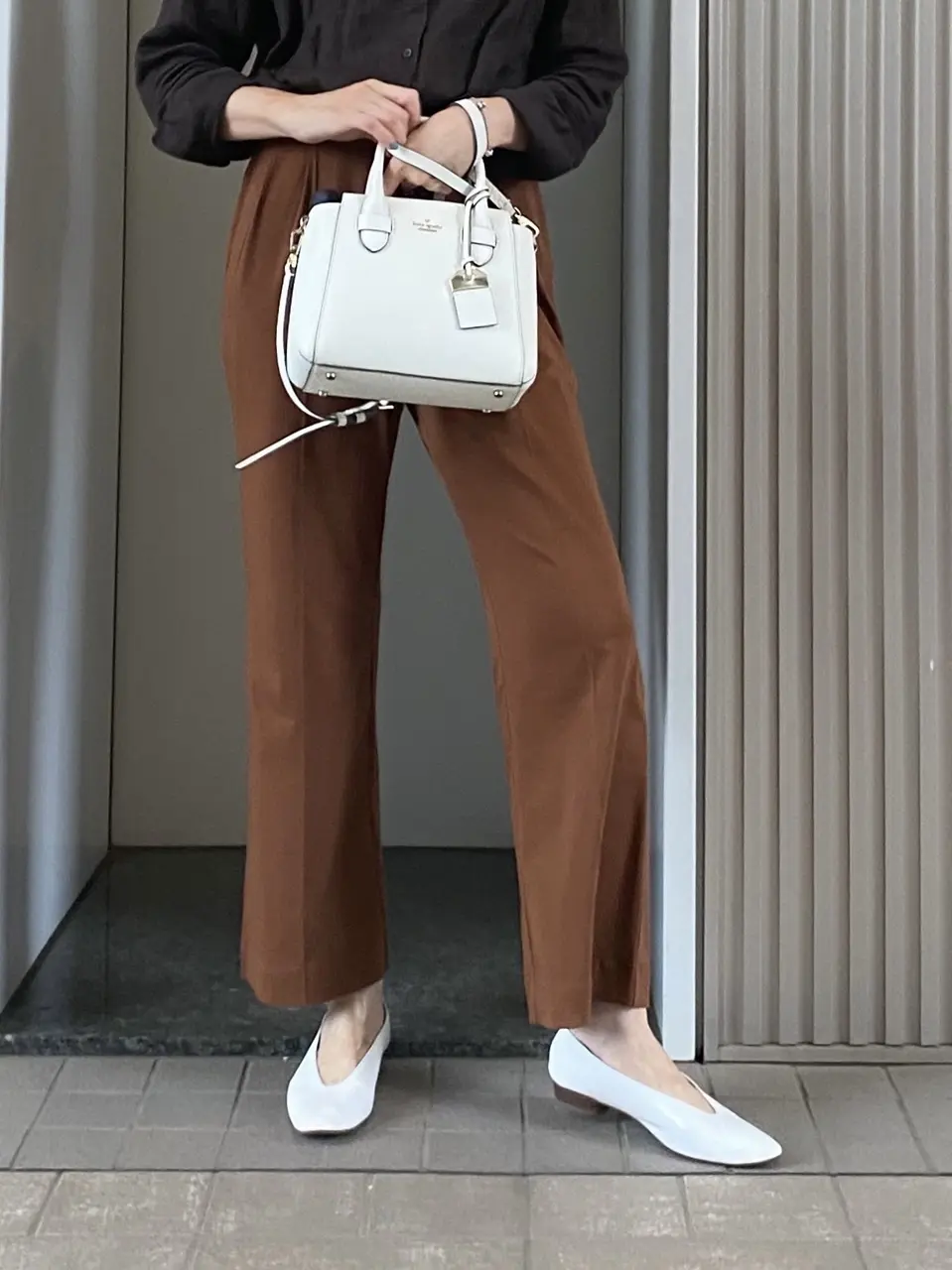 白バッグ＆シューズコーデ