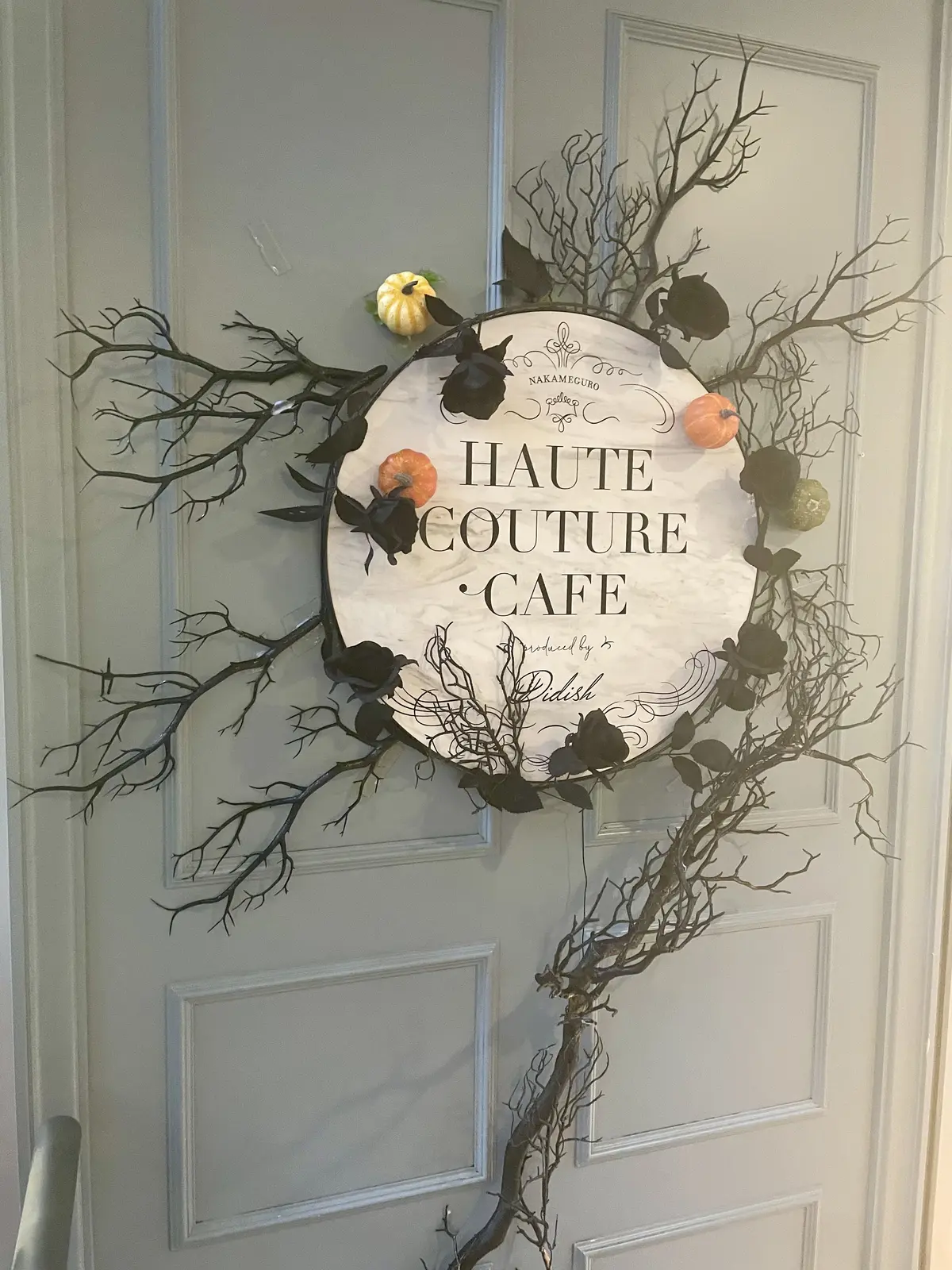 ランチ、中目黒、中目黒グルメ、中目黒アフタヌーンティー、可愛い、ショートケーキ、お持ちのショートケーキ、美味しい、スイーツ、ハロウィンスイーツ、アフタヌーンティー専門店 、HAUTECOUTURE CAFE、オートクチュールカフェ、オートクチュールカフェ中目黒、アフタヌーンティー、ハロウィン、ハロウィンアフタヌーンティー、薔薇、ブラックローズ、ローズ、可愛い、大人っぽい、大人可愛今、ディスプレイ、装飾、ハロウィン装飾、入り口、看板、オリジナル、可愛い、美味しい、スイーツ、ハロウィンスイーツ、女子会、ジャックオーランタン、かぼちゃ、