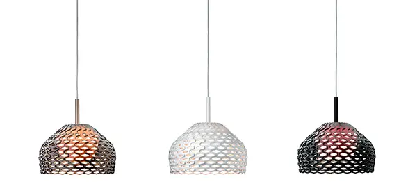  レースを思わせる美しい光があふれる