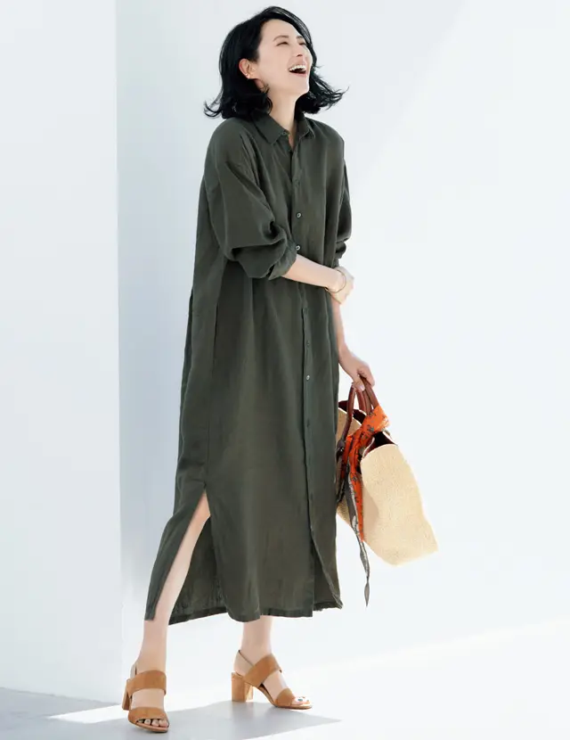 フィナモレのシャツドレススタイルの浜島直子