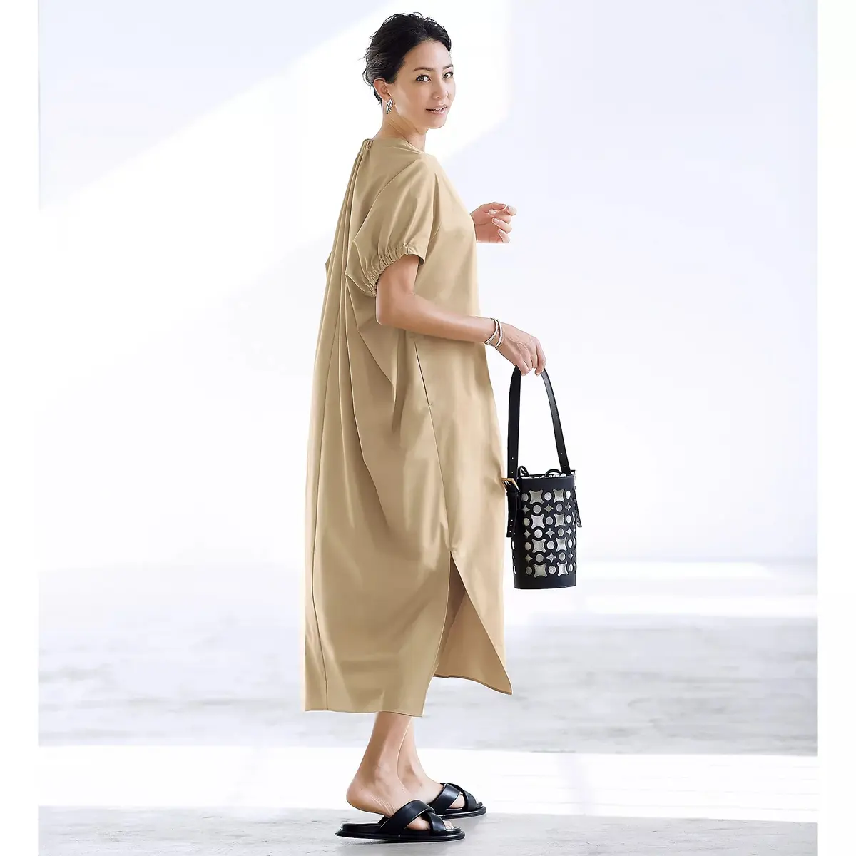 体型をさりげなくカバーするシルエットが優の画像_1