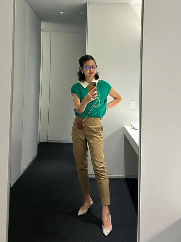 ベージュパンツで秋コーデにシフトの画像_5