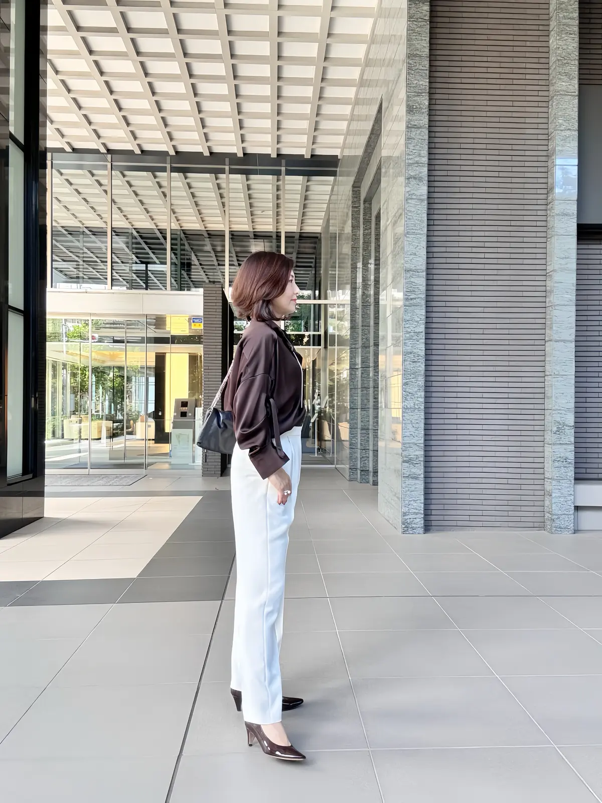 秋のイベントコーデはトレンドのリッチブラの画像_4