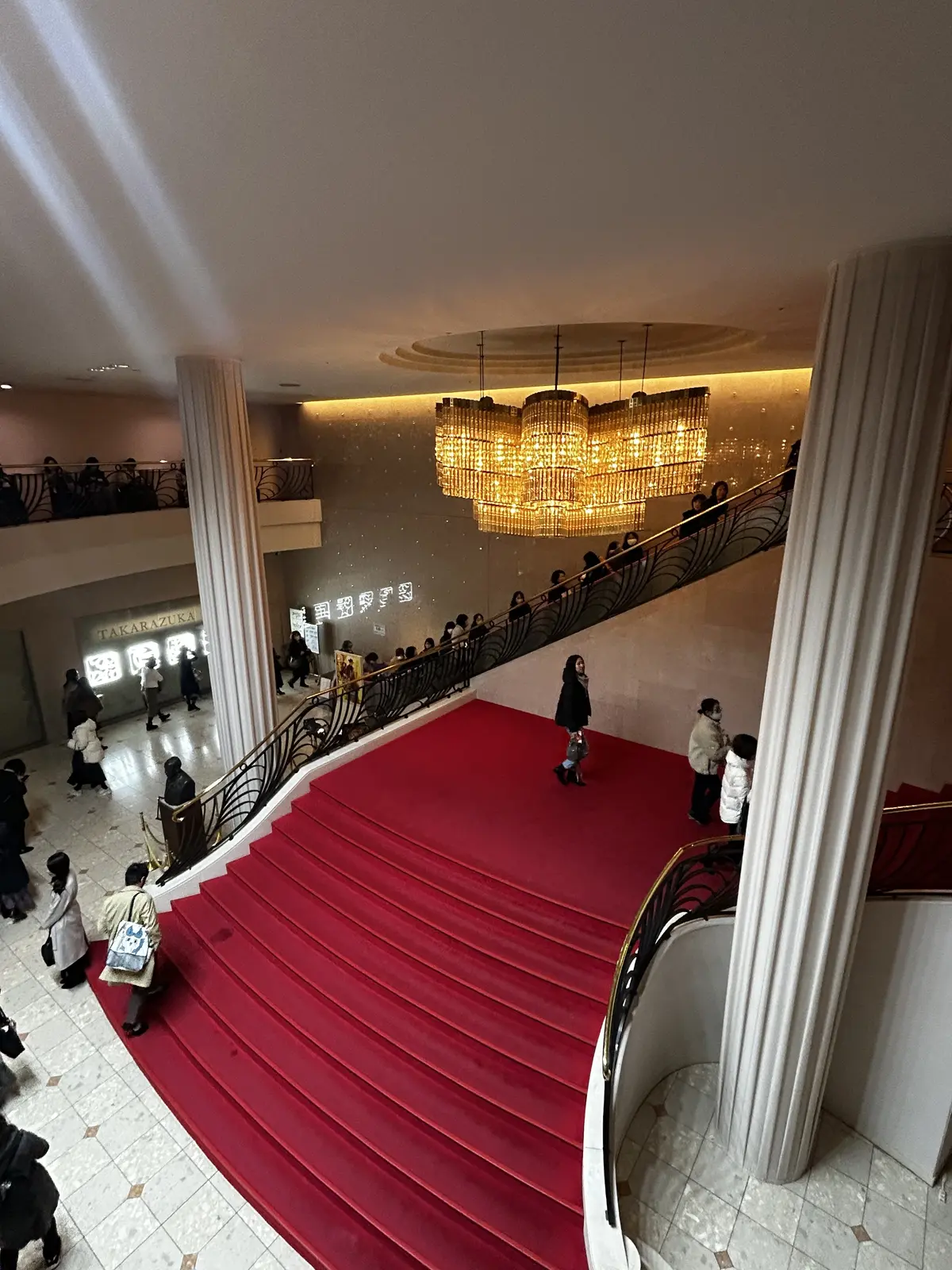 観劇コーデは存在感のあるスカートをチョイの画像_12