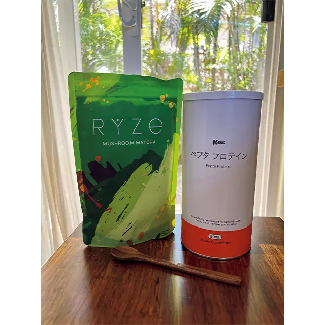 コーヒーのかわりにマッシュルーム 抹茶とプロテインパウダーを水に溶かして毎日 飲んでいます。