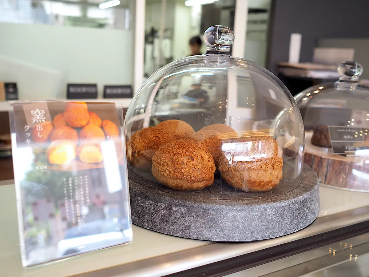 Noir/Blanc(ノワールブラン)：窯出しクッキーシュー 324円（税込）