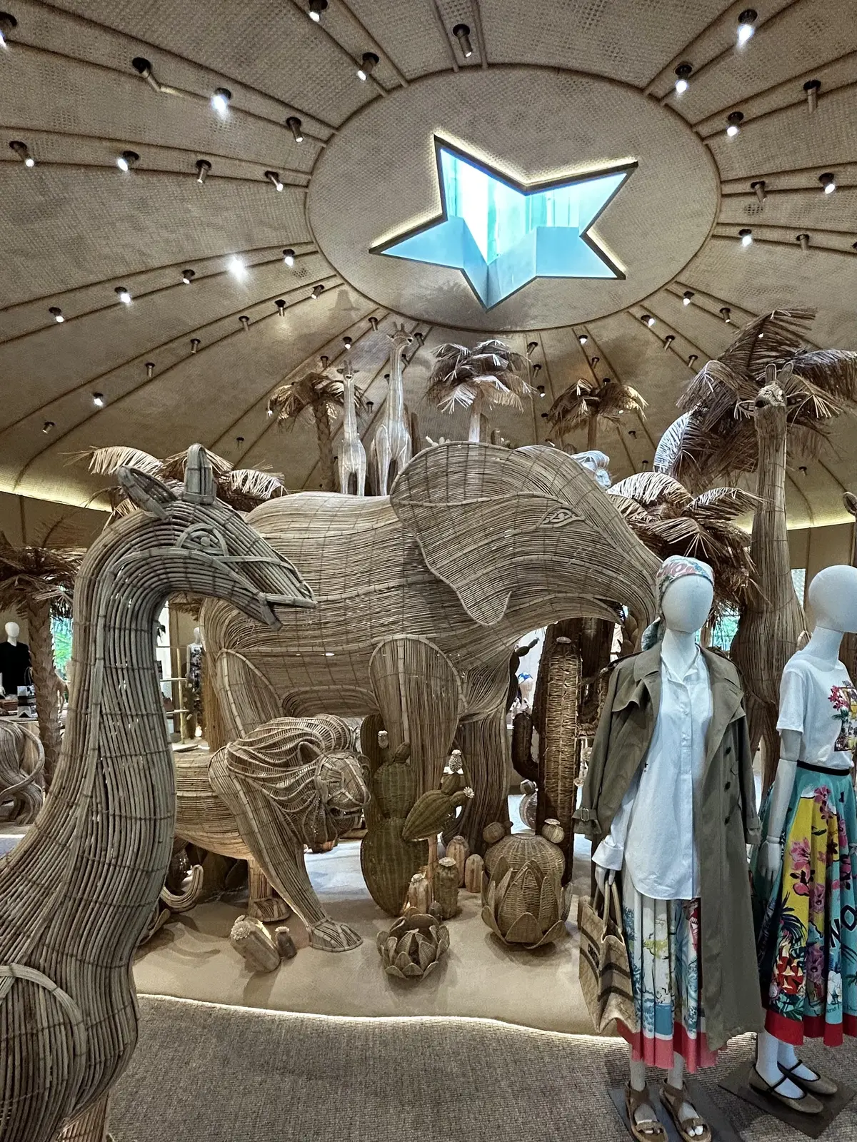 Dior Gold House Bangkok  ディオール・ゴールド・ハウス　バンコク