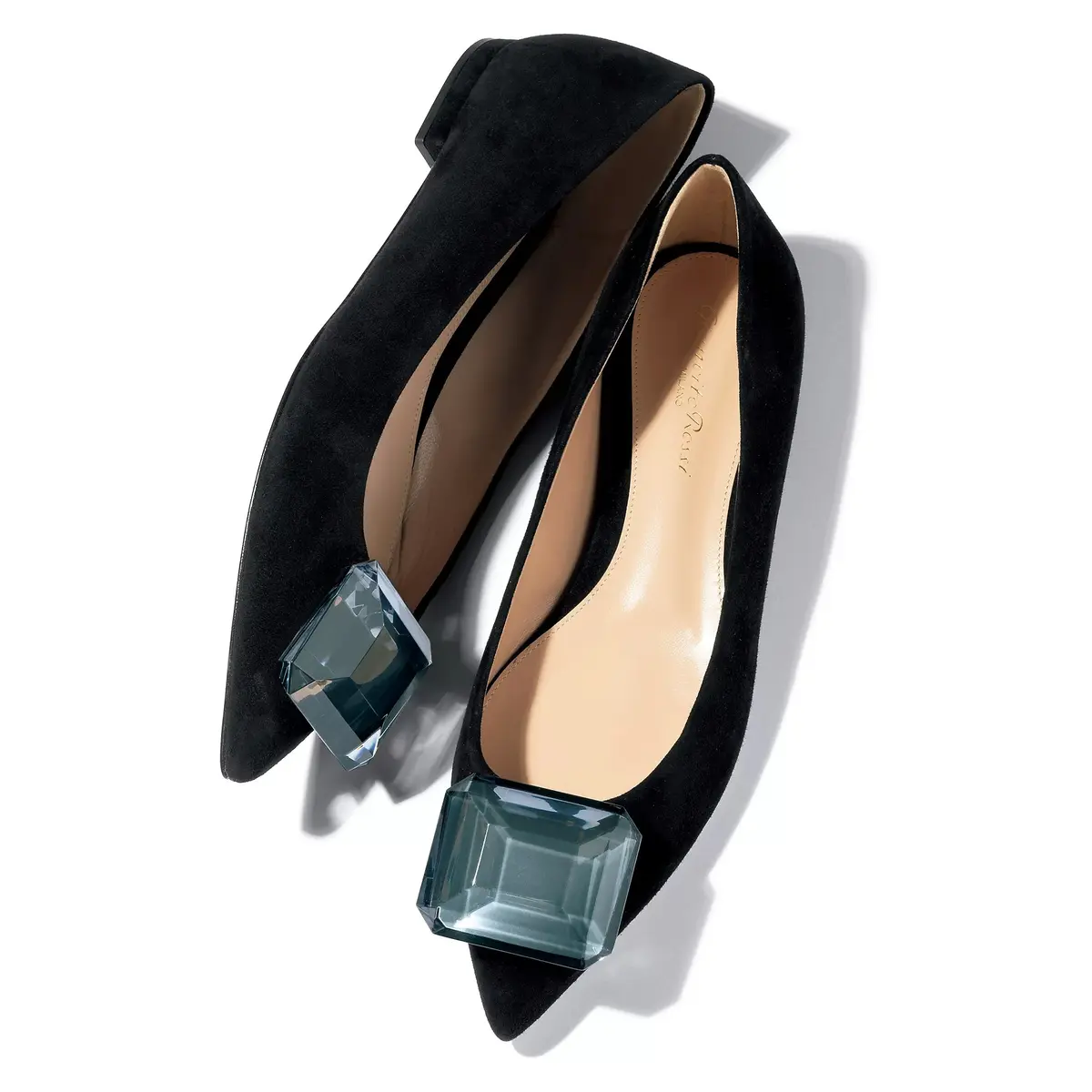 富岡佳子さんがまとう「Gianvito の画像_2