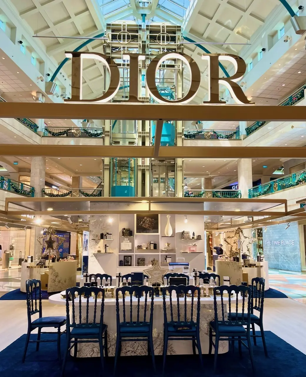 DIORポップアップ