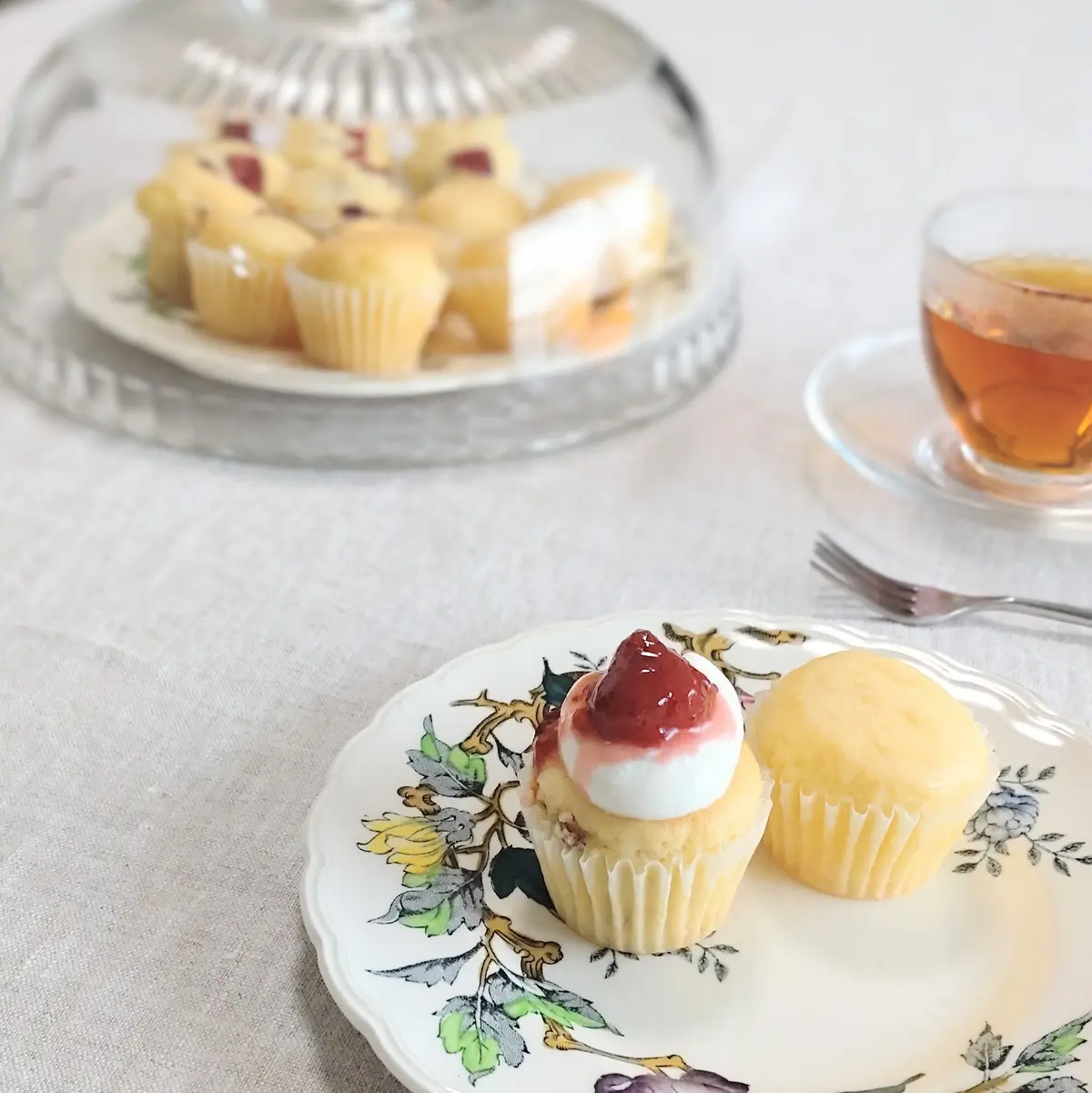 お菓子作り　クランベリー　アーモンドプードル　米粉　卵　甜菜糖　太白ごま油アンティークの食器