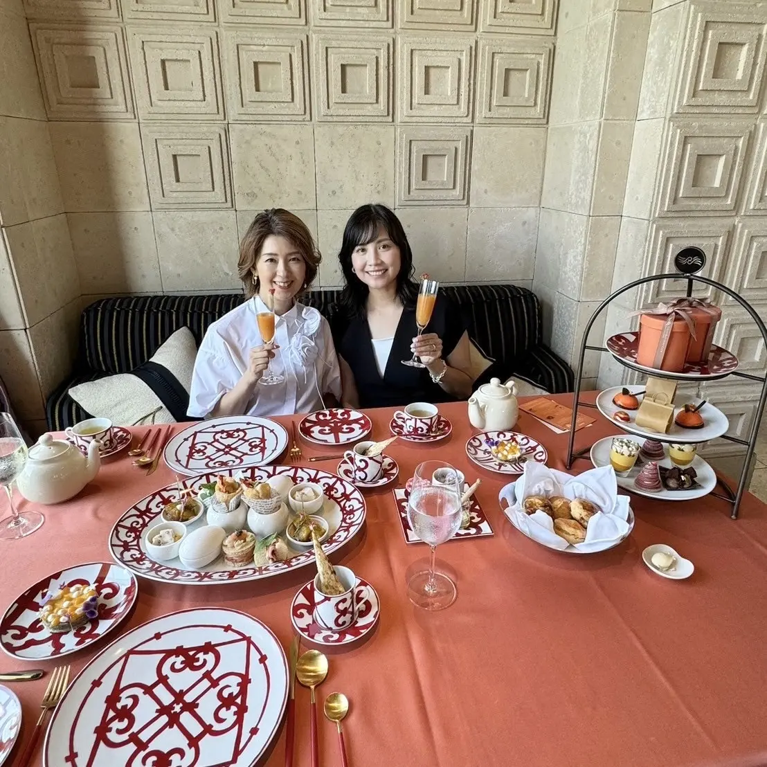 着映えブラウスで予約困難なアフタヌーンテの画像_1