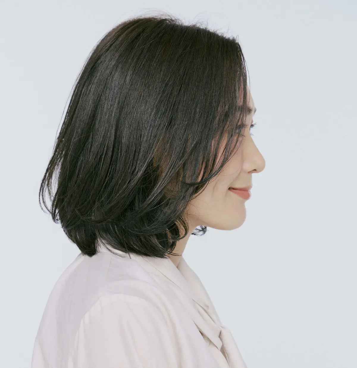 肌映えとおしゃれを両立する ＂透明感演出カーキ＂　ヘアカラー　白髪隠し　SIDEの写真