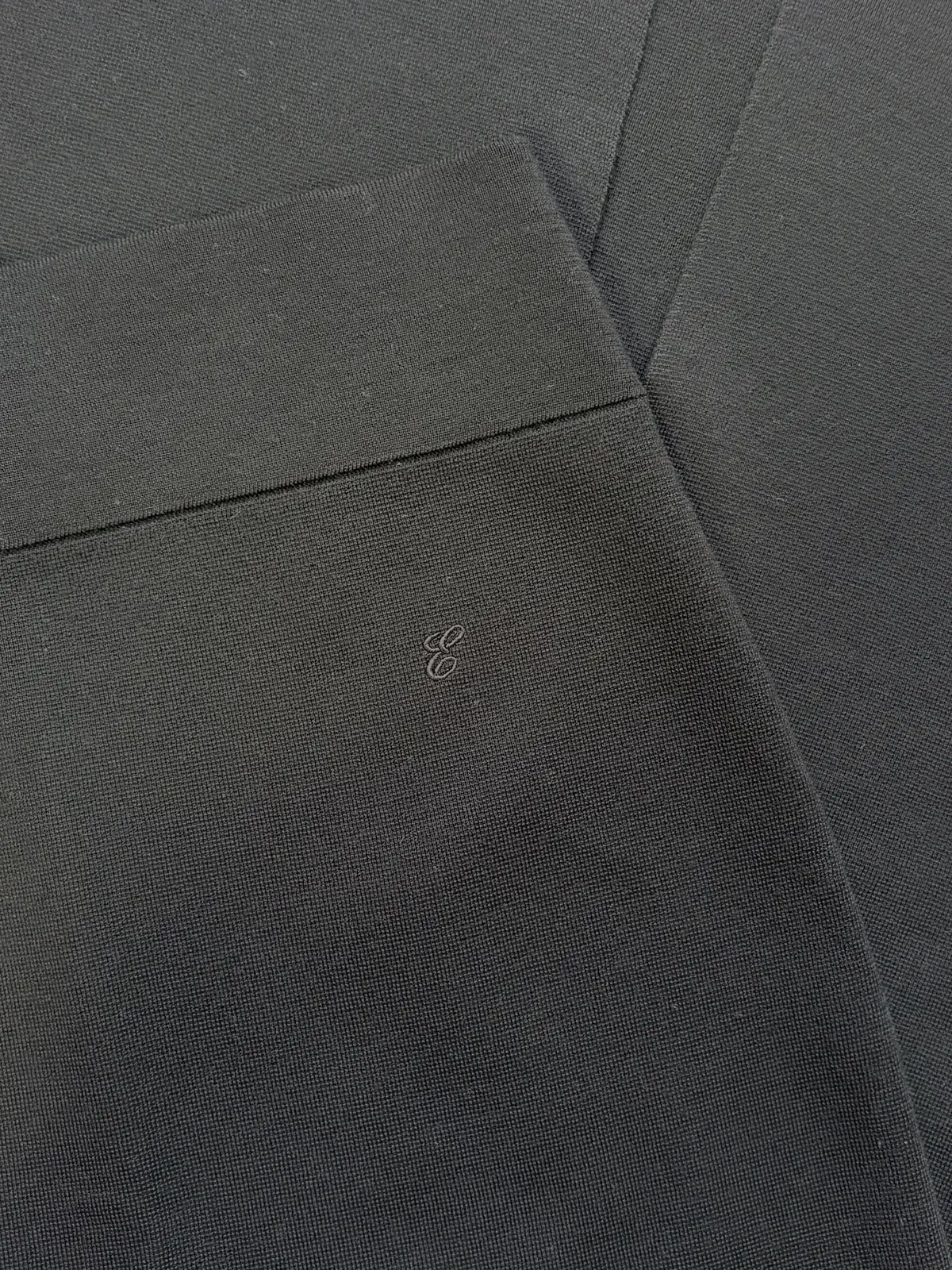 スカートコーデ　大人スタイル　ブラックコーデ　エブール