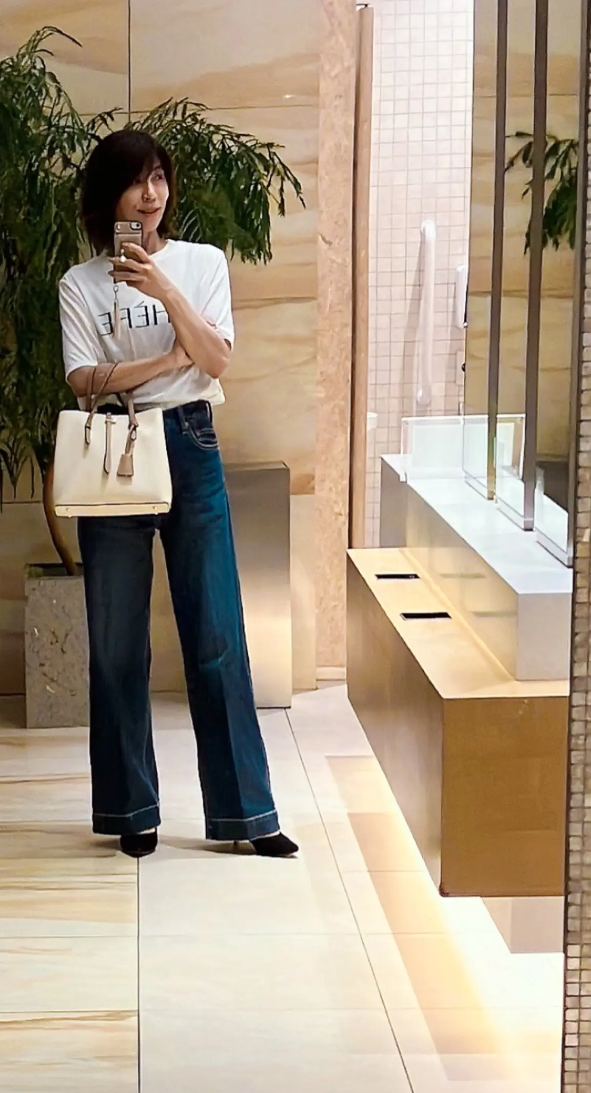 プラステ　デニム　デニムコーデ　アラフィフデニム　ハイライズワイドジーンズ　plst  jマダムのおしゃれ　デニムコーデ