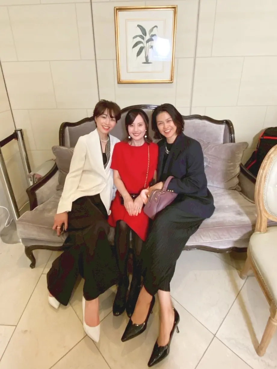 冬、パーティーファッション、パーティーコーデ、赤ワンピース、夜会、ソワレドゥエクラ、40代ファッション