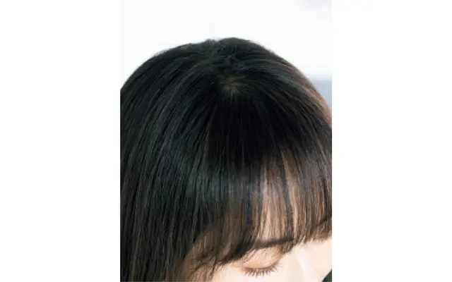 細かいジグザグだと、まっすぐ分けているように見えつつ、分け目が薄くぼかされて自然！