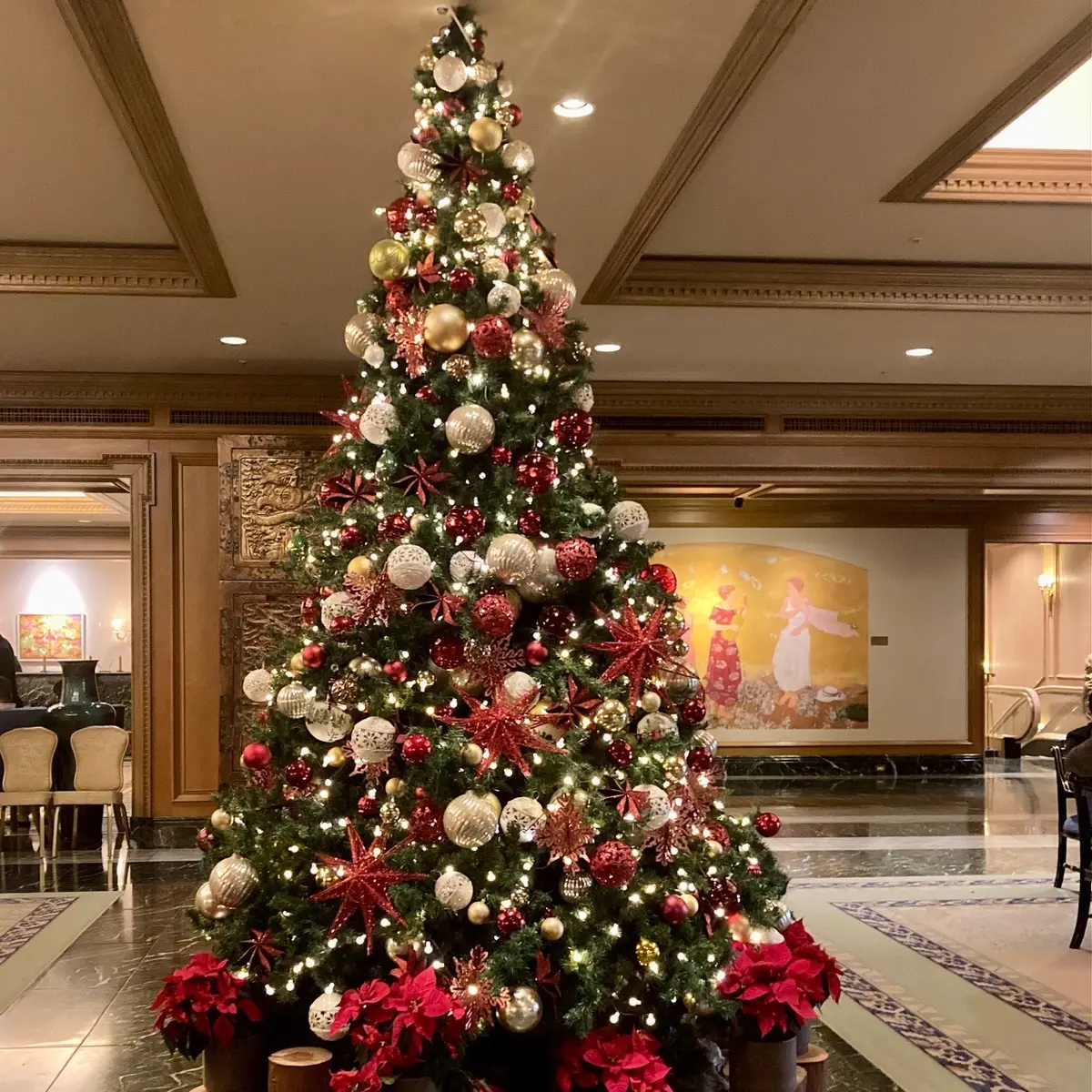 天井までのクリスマスツリー