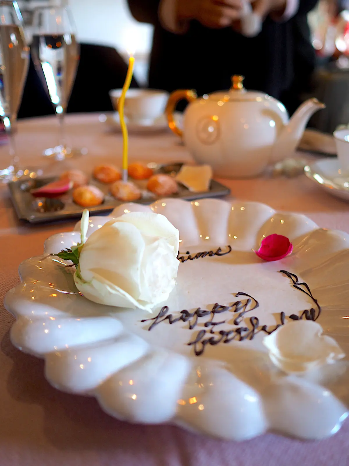 上下赤のZARAコーデで、BDay Afの画像_15