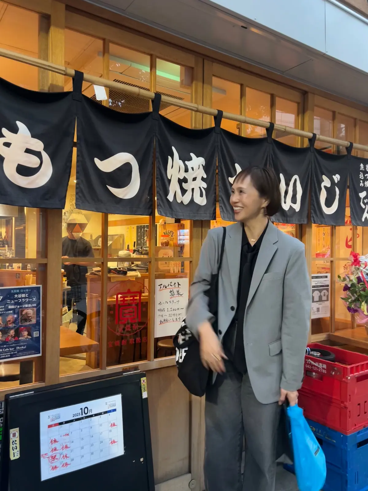 予約の出来ないもつ焼きの店。ファッションの画像_6