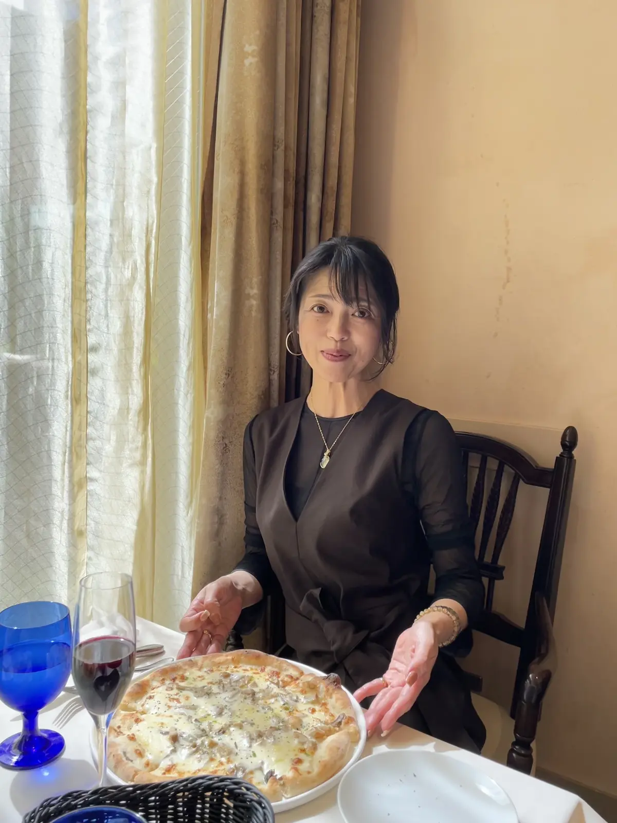 店内、TANTO THE GARDENS、イタリアン、タントタント ザ ガーデン、ピザ、もち生地、ナス、茄子、バジル