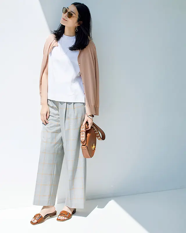 【アラフィー女性のサンダルコーデ3選】今年のサンダルは“ほぼフラット×マニッシュ風味”がおすすめ