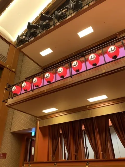 歌舞伎座内　提灯