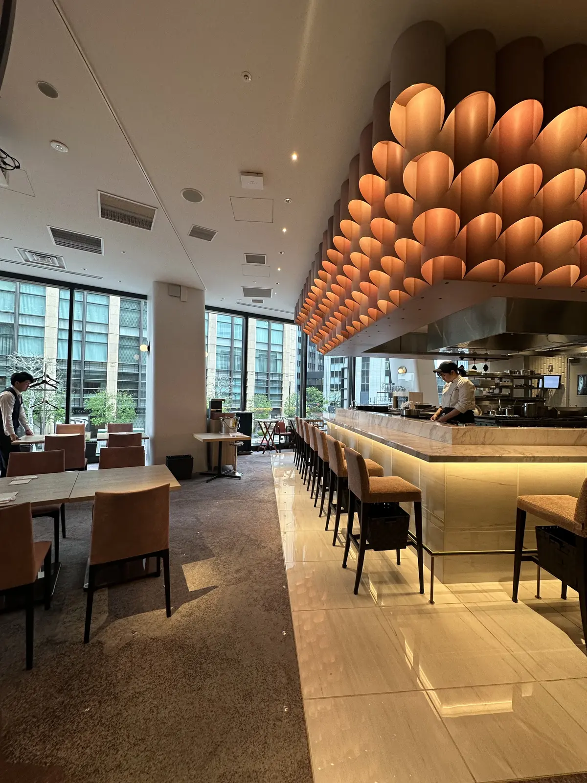 ベージュブラウンのジレが大活躍の画像_2