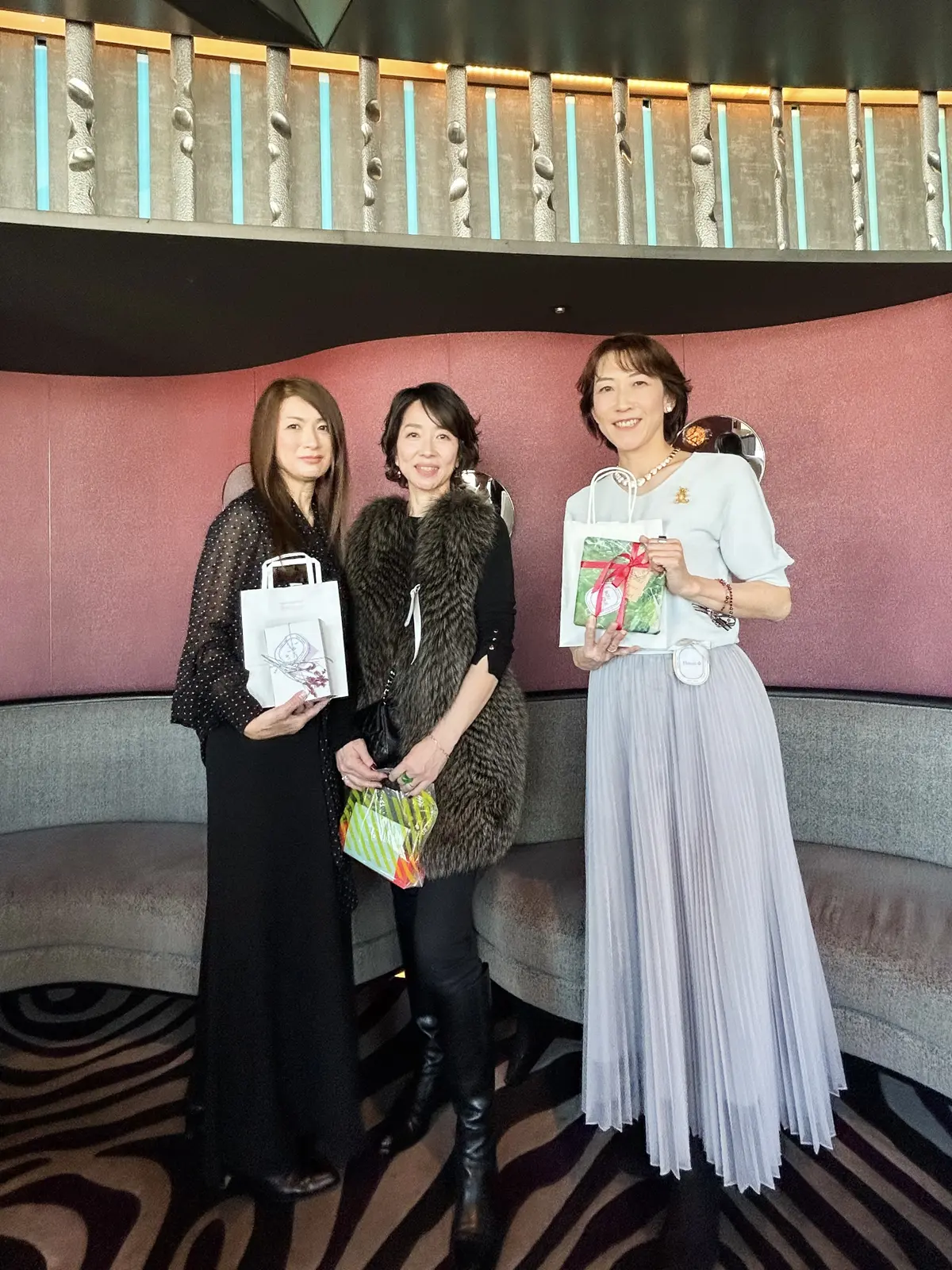 クリスマスパーティ　服　コーディネート　40代　50代　jマダムのおしゃれ　　集英社「éclat」