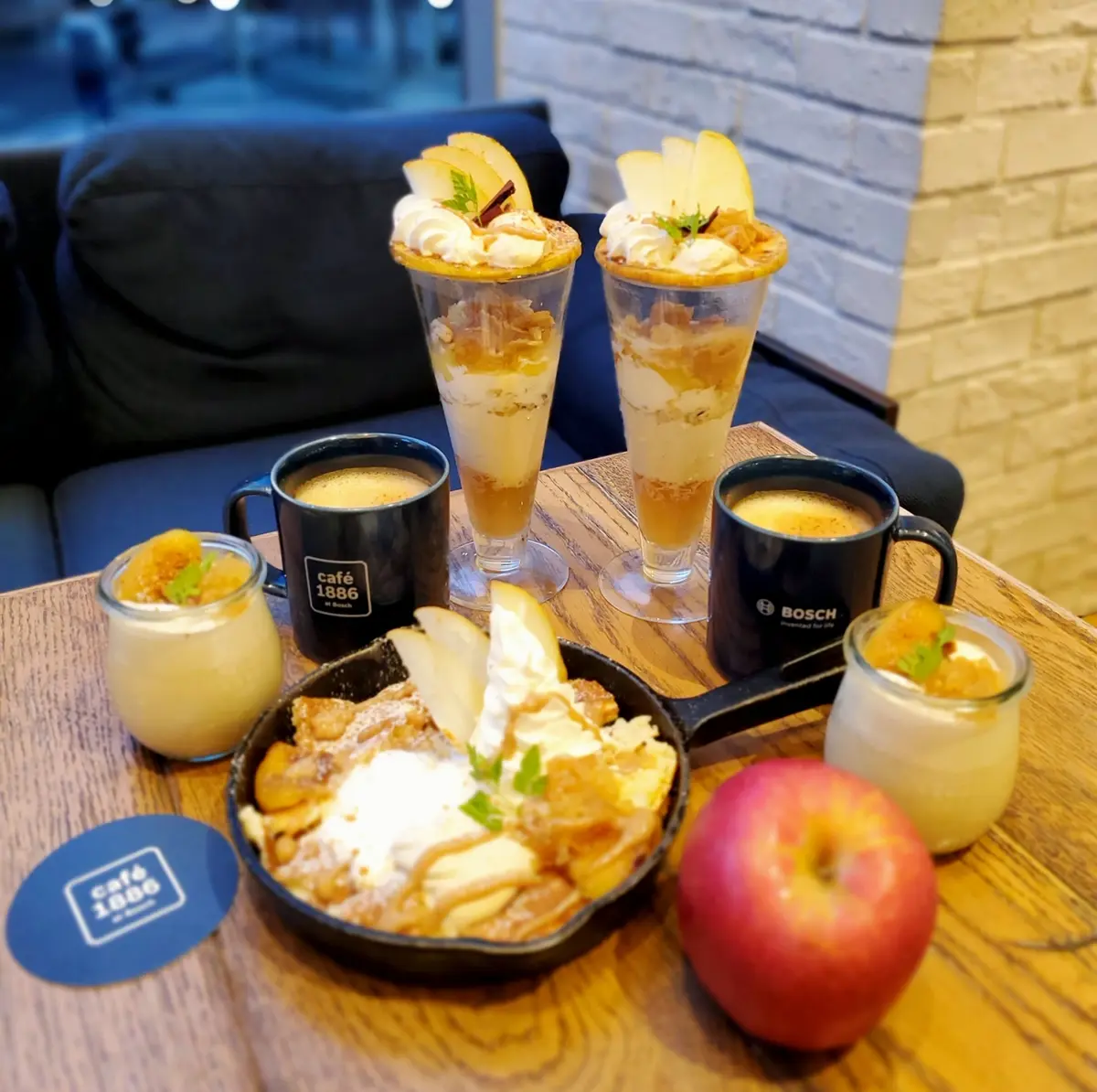 紅茶とリンゴのスイーツは、11月30日までとなってます。