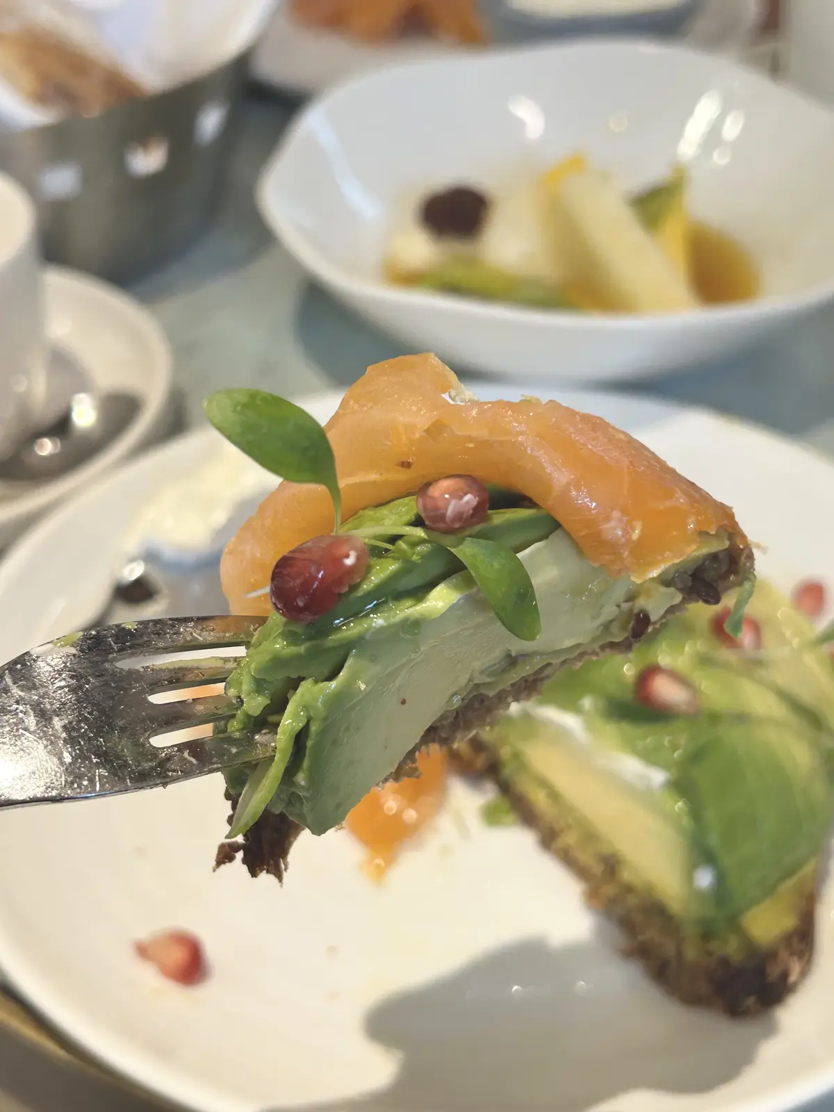 パリの朝食　クロワッサン　バケット