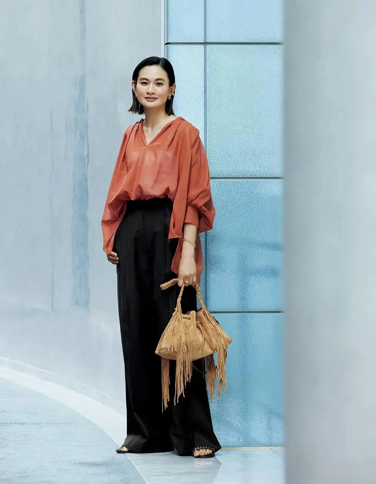 50代の体がきれいに見える！初夏の涼やかで上品な「スタイルアップコーデ」