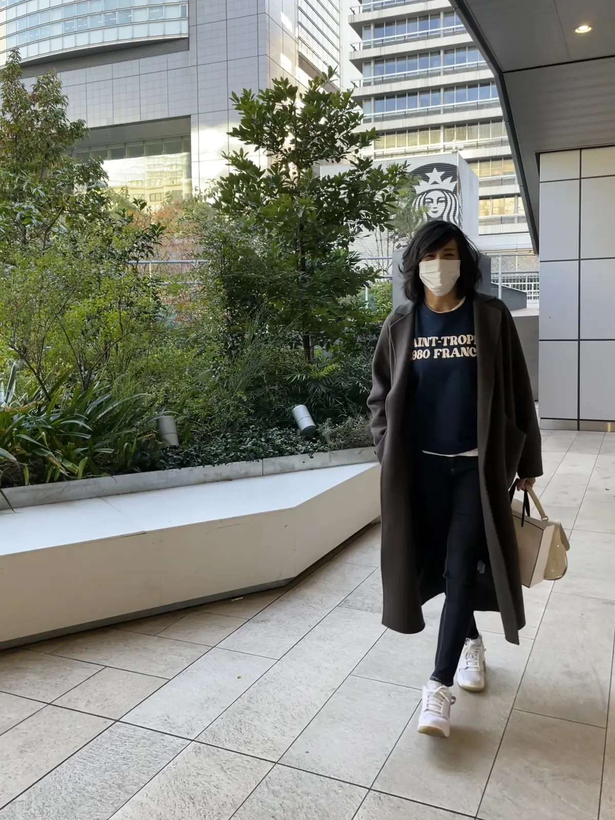 ZARAのテキストスウェットコーデの画像_4