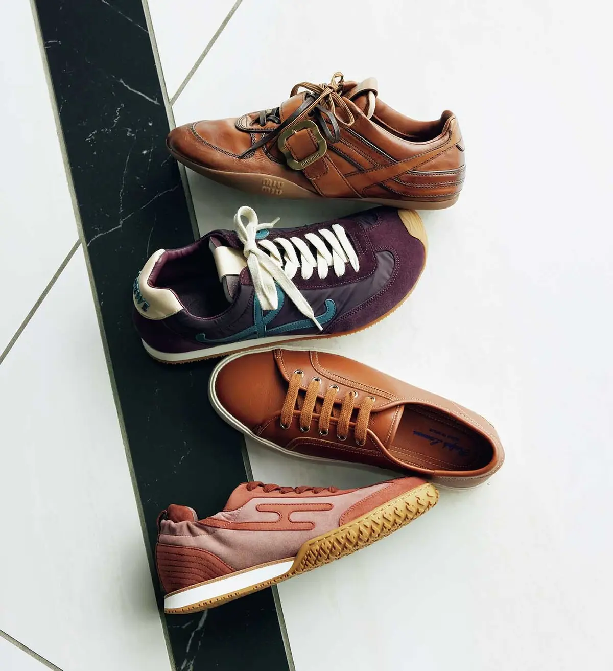 オータムカラーの 今旬スニーカー