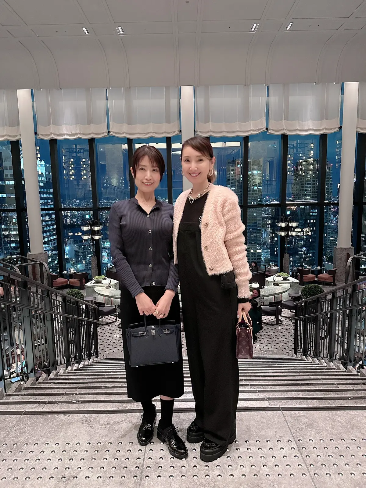 大阪の素敵なホテルのカフェでお茶を楽しみの画像_4