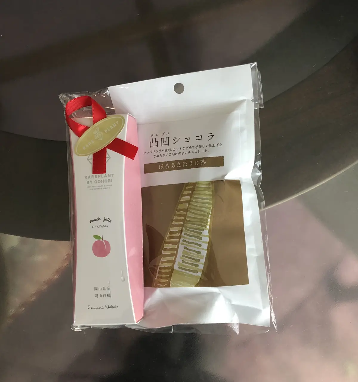 岡山土産
おかやま白桃　フルーツコラーゲンゼリー
凸凹ショコラとほろあまほうじ茶
詰め合わせ

