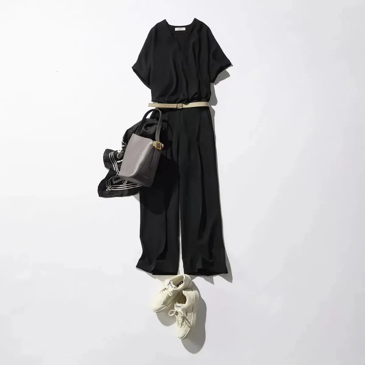 【50代着回し術】Tシャツより上品！とろみトップスで叶える【残暑～秋のスイッチコーデ6選】