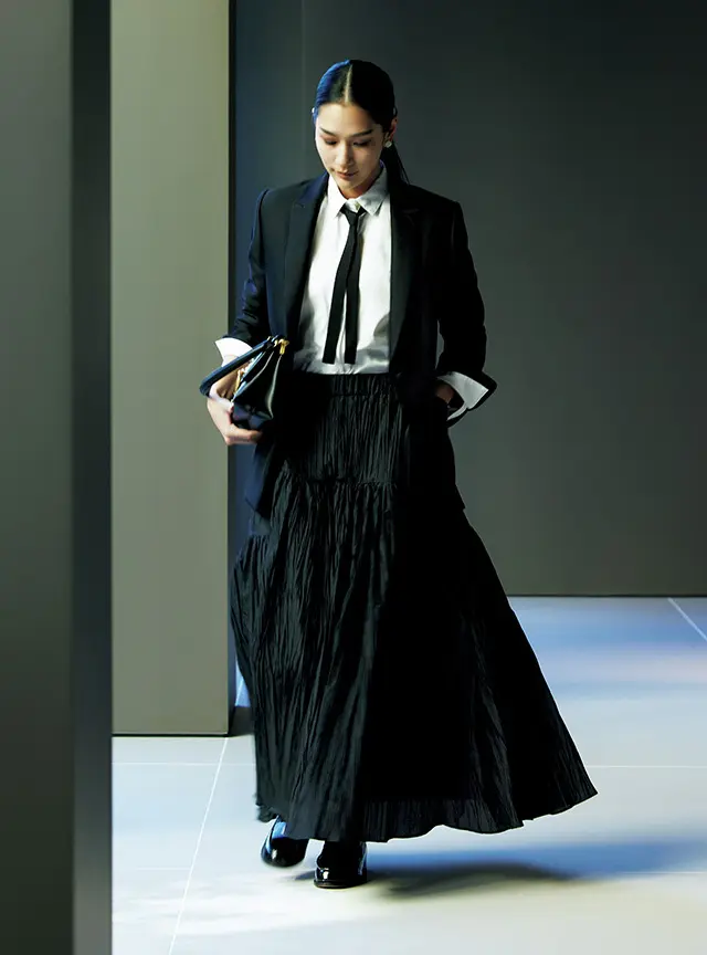 〝働く黒〞を楽しく演出してくれる 旬のタキシードジャケット