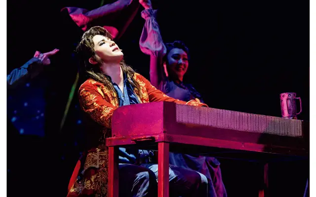 K-POPスターからミュージカル俳優の代表的存在となったキム・ジュンス