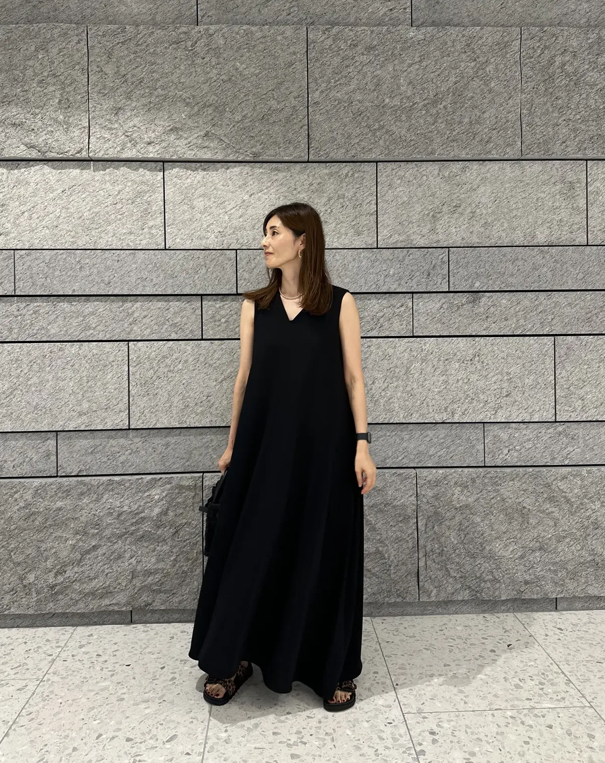 シンプルなワンピースにはレオパード柄でアの画像_4