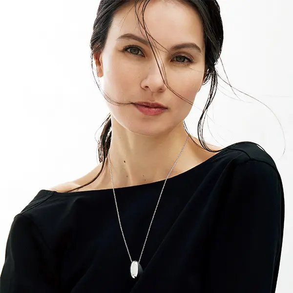 一点投入で洗練の胸もとに“大ぶり＆個性派の画像_1