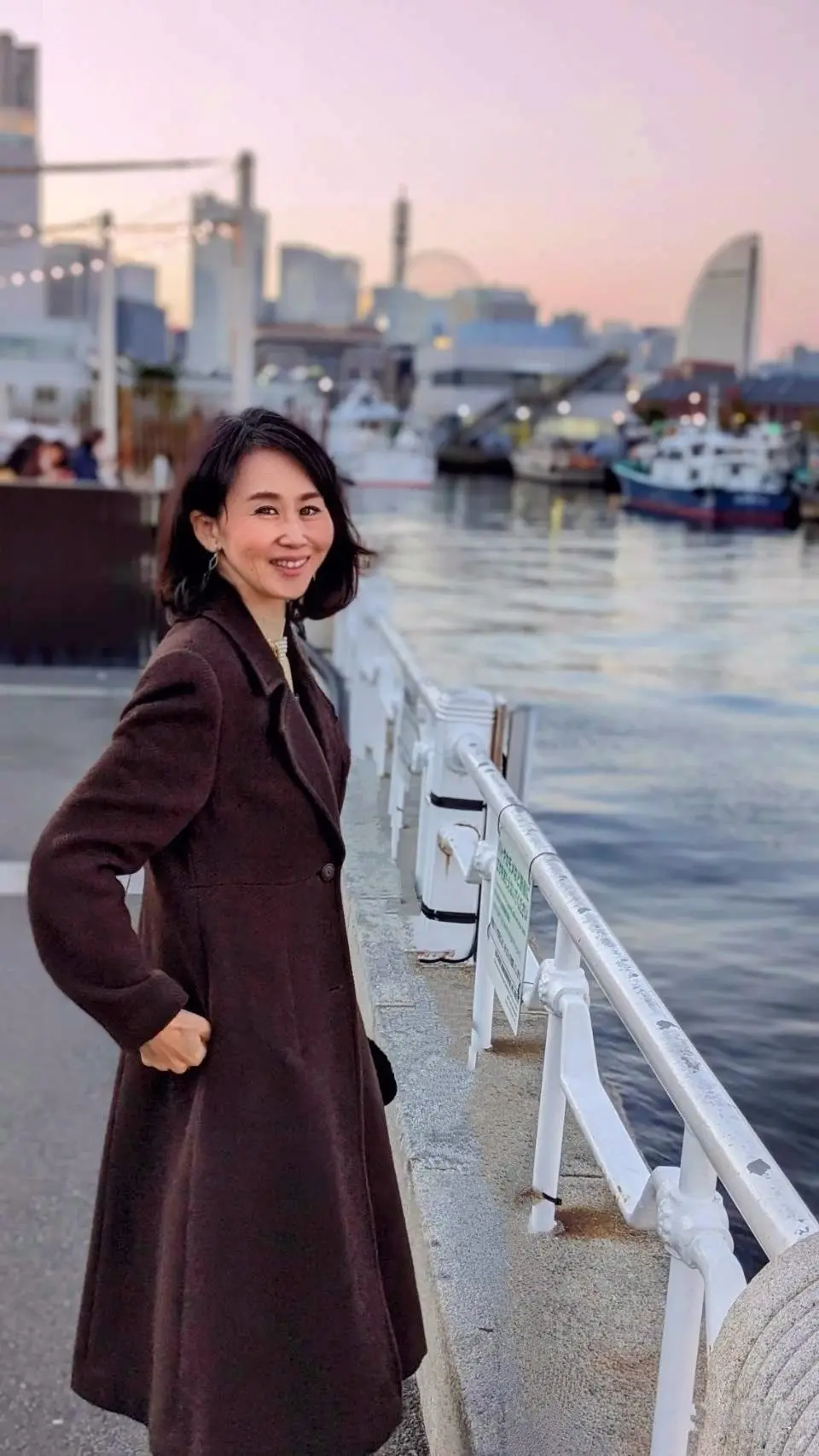 オーダーのブラックレーススカートにプリンの画像_2