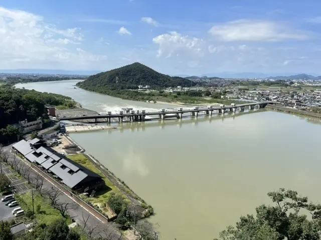 犬山城天守から木曽川を眺める