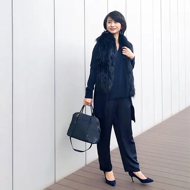 オールネイビーのワントーンコーデ