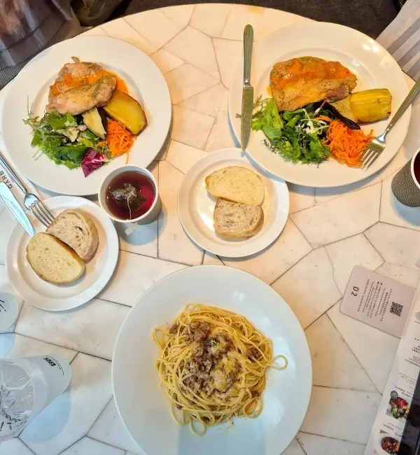 秋バラを求めて🌹Jマダムの「花友」とクラの画像_3