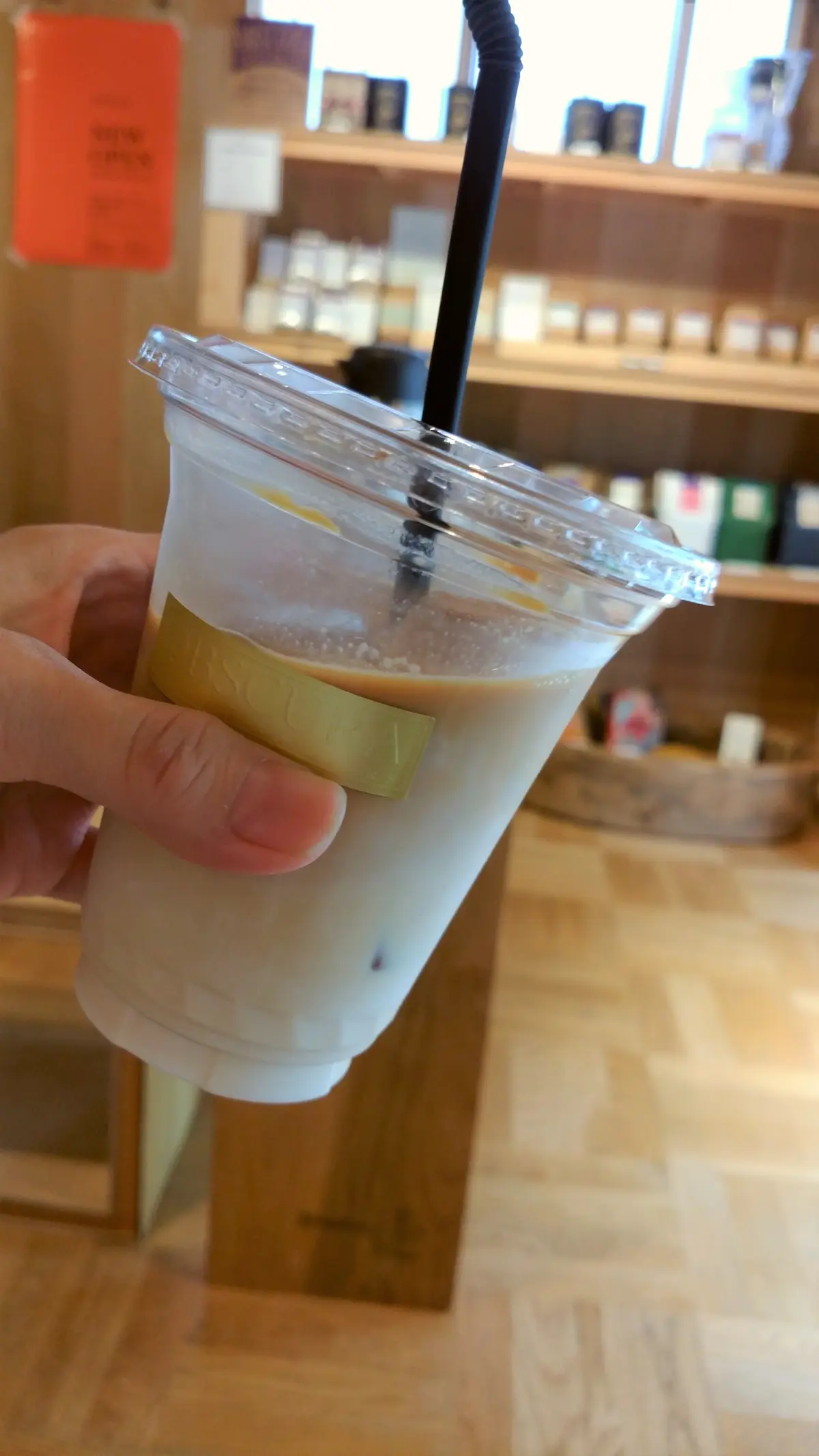 秋コーデに大人のBIGロゴトートの画像_4