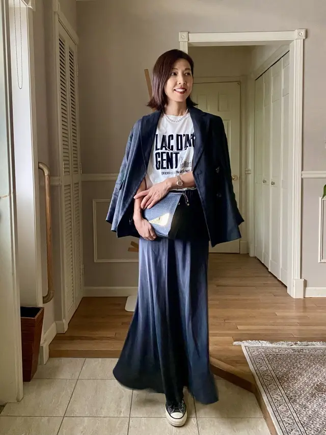 ロゴTでモノトーンコーデの画像_3