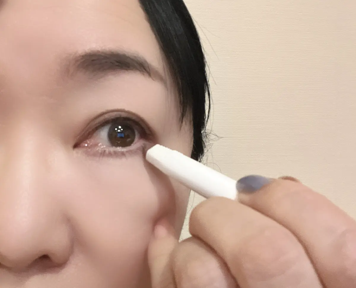 UNMIX アイシャドーペンを使用　下まぶた